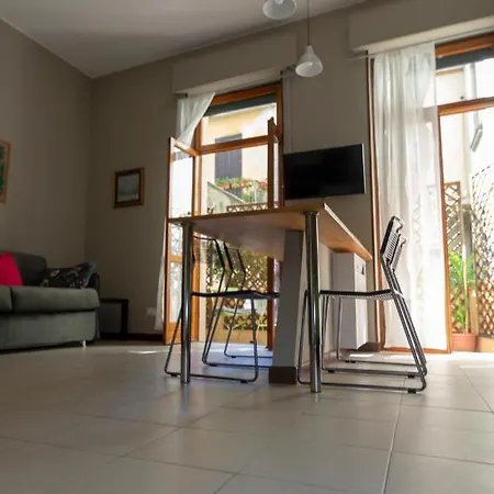 Chambers Short - Via Gezio Calini - 2 Studio Flats * 布雷西亚