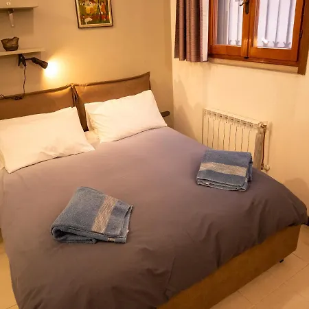 Chambers Short - Via Gezio Calini - 2 Studio Flats Апартаменты