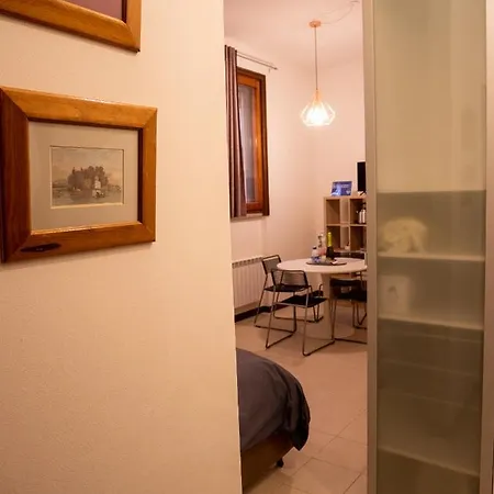 Апартаменты Chambers Short - Via Gezio Calini - 2 Studio Flats Брешия