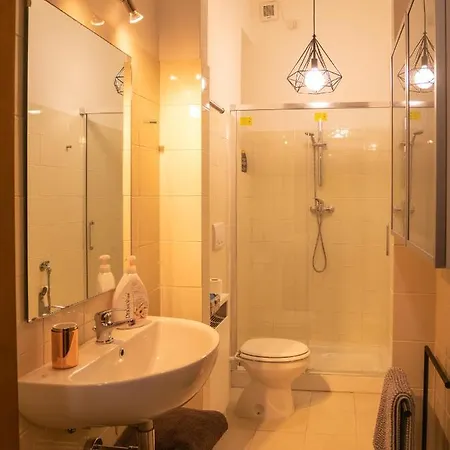 Chambers Short - Via Gezio Calini - 2 Studio Flats Апартаменты