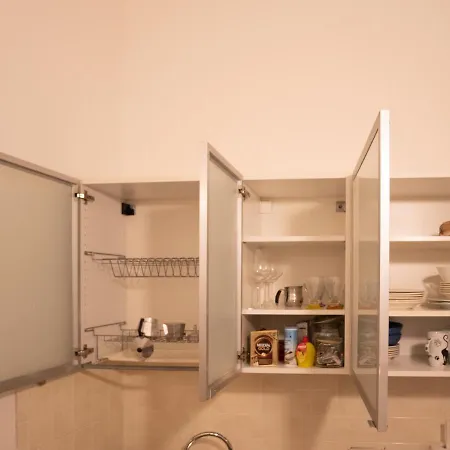 Chambers Short - Via Gezio Calini - 2 Studio Flats Апартаменты *