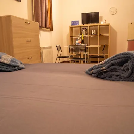 Апартаменты Chambers Short - Via Gezio Calini - 2 Studio Flats Брешия