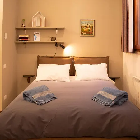 Chambers Short - Via Gezio Calini - 2 Studio Flats Апартаменты