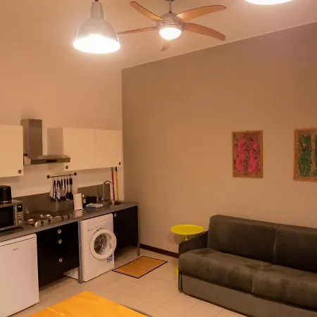 Chambers Short - Via Gezio Calini - 2 Studio Flats Апартаменты Брешия