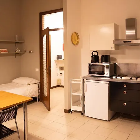 Апартаменты Chambers Short - Via Gezio Calini - 2 Studio Flats *